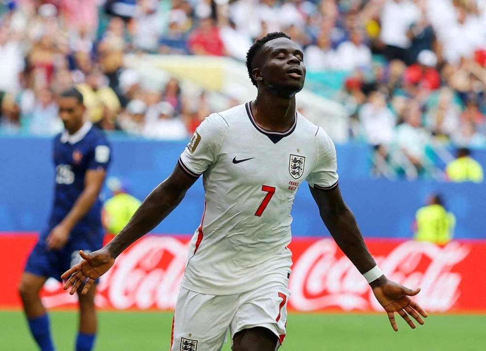 Bukayo Saka lập hat-trick trước tuyển Pháp