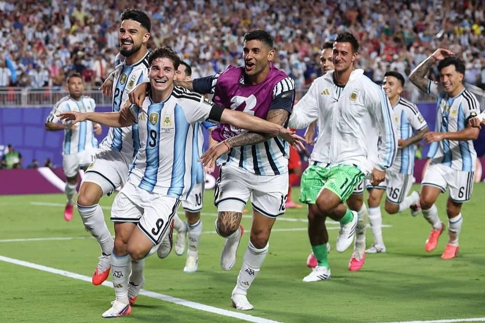 Argentina thể hiện bản lĩnh của nhà đương kim vô địch